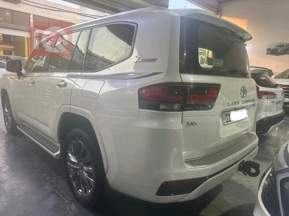 تۆیۆتا لاند کروزەر